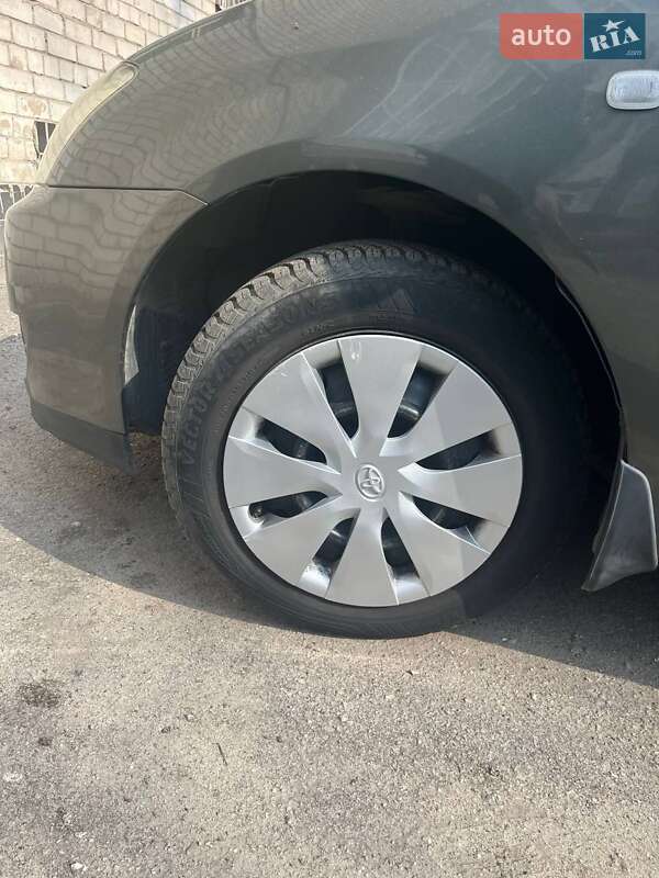 Хэтчбек Toyota Corolla 2006 в Днепре
