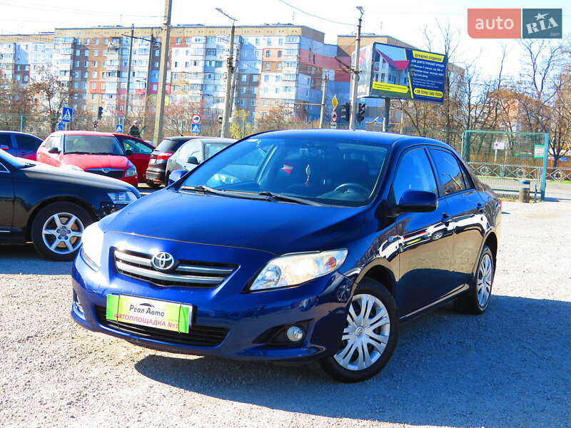 Седан Toyota Corolla 2008 в Кропивницком