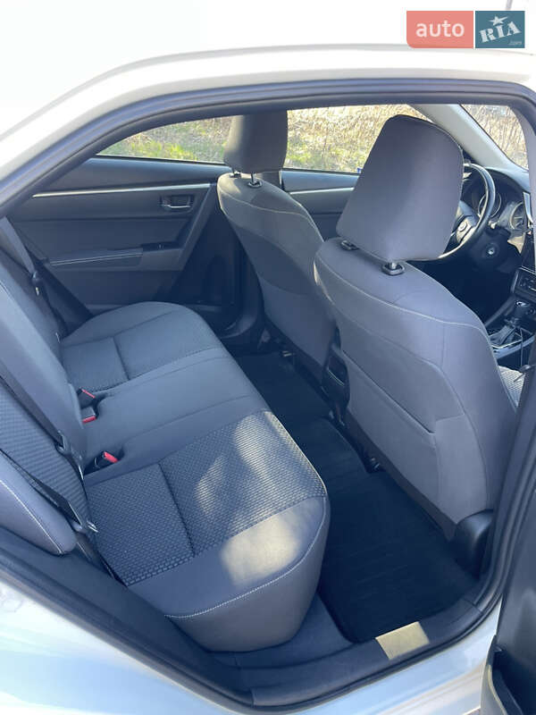 Седан Toyota Corolla 2016 в Киеве