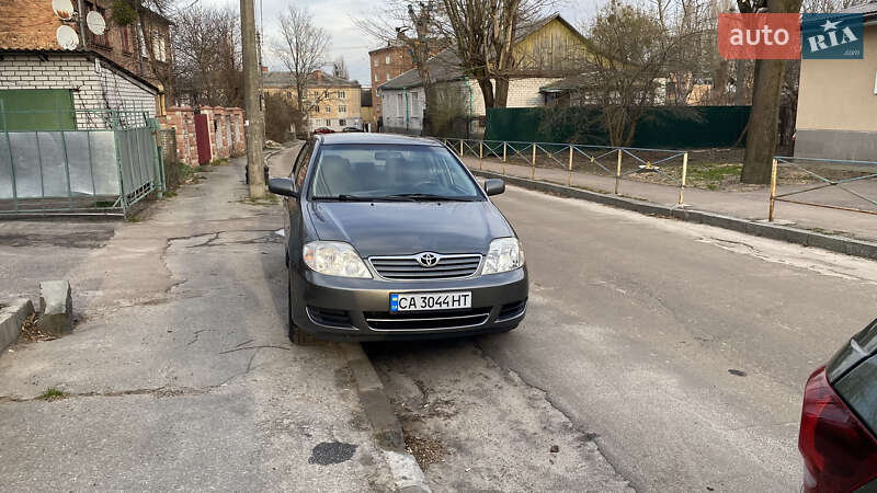 Седан Toyota Corolla 2004 в 