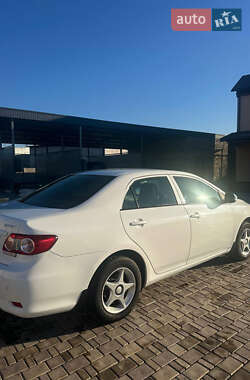 Седан Toyota Corolla 2010 в 