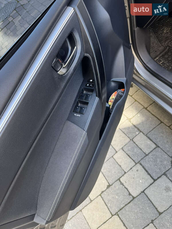 Седан Toyota Corolla 2016 в Ивано-Франковске