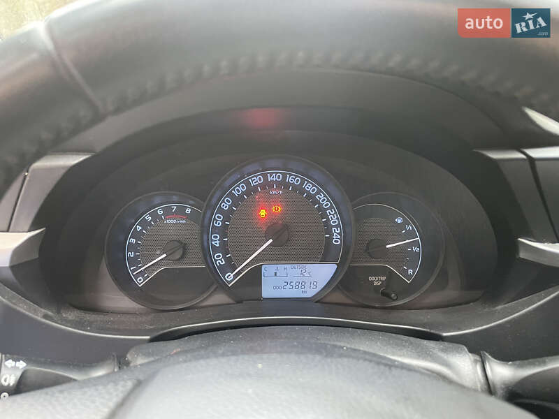 Седан Toyota Corolla 2013 в Вишгороді