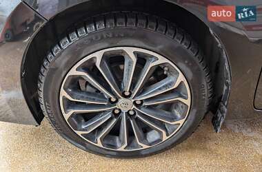 Седан Toyota Corolla 2014 в 