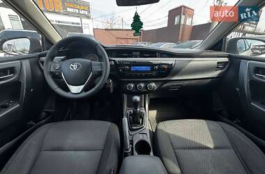 Седан Toyota Corolla 2013 в 