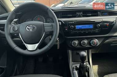 Седан Toyota Corolla 2013 в 