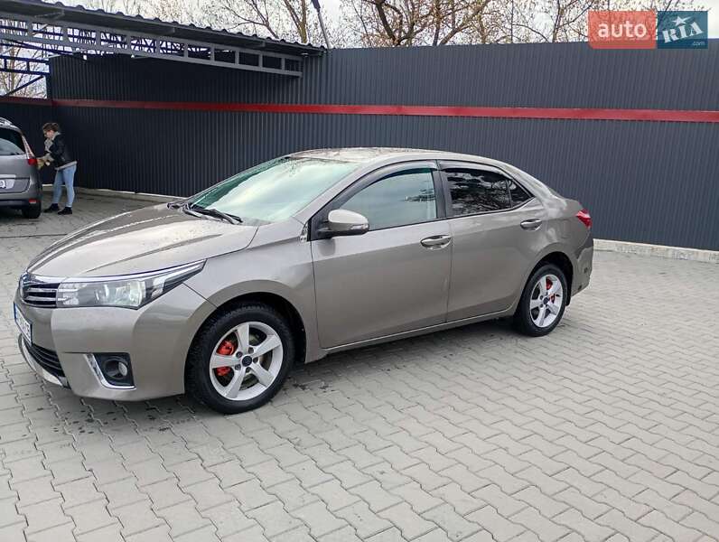 Седан Toyota Corolla 2013 в Мирополі