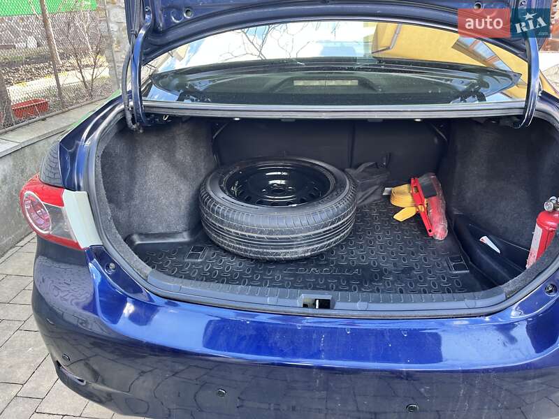 Седан Toyota Corolla 2011 в Трускавце