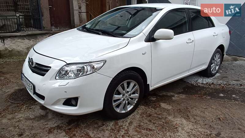 Седан Toyota Corolla 2008 в Тернополі