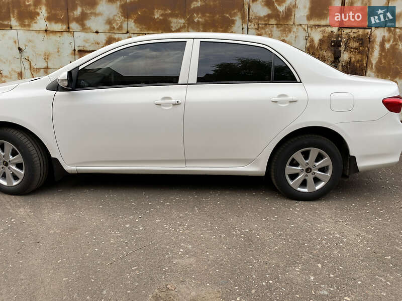 Седан Toyota Corolla 2012 в Вишневому фото 5 Седан Toyota Corolla 2012 в Вишневому