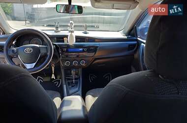 Седан Toyota Corolla 2015 в 