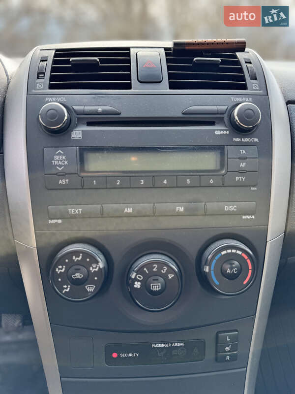 Седан Toyota Corolla 2008 в Львові