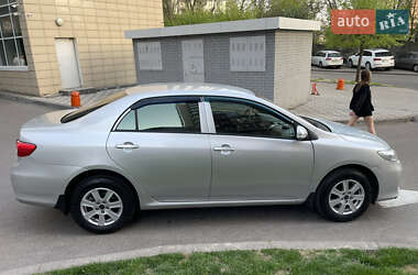 Седан Toyota Corolla 2011 в 