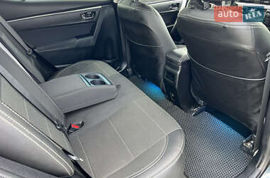 Седан Toyota Corolla 2015 в 