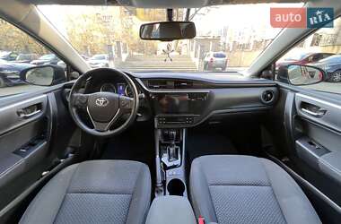 Седан Toyota Corolla 2017 в 