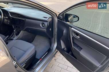 Седан Toyota Corolla 2017 в 