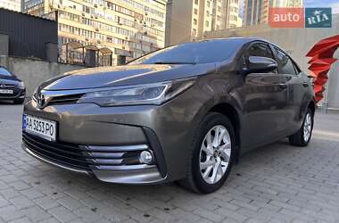Седан Toyota Corolla 2017 в 