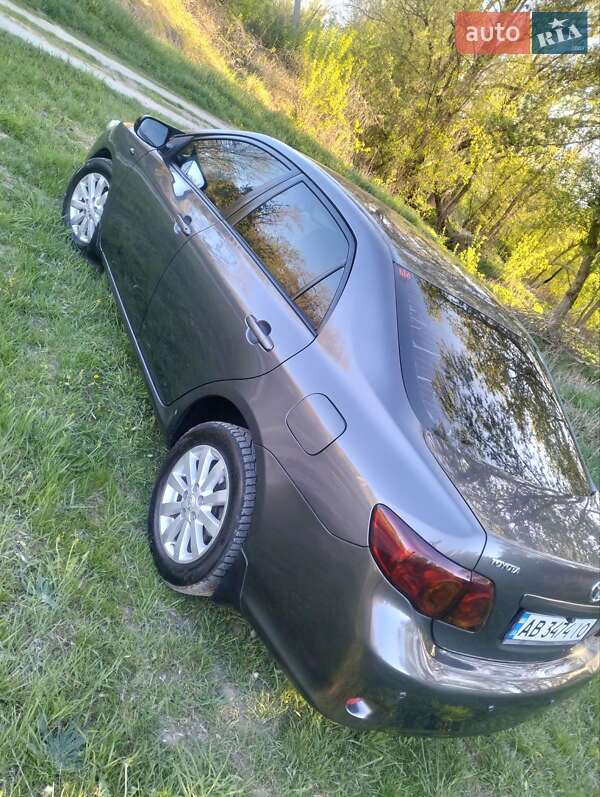 Седан Toyota Corolla 2010 в Мурованих Курилівцях