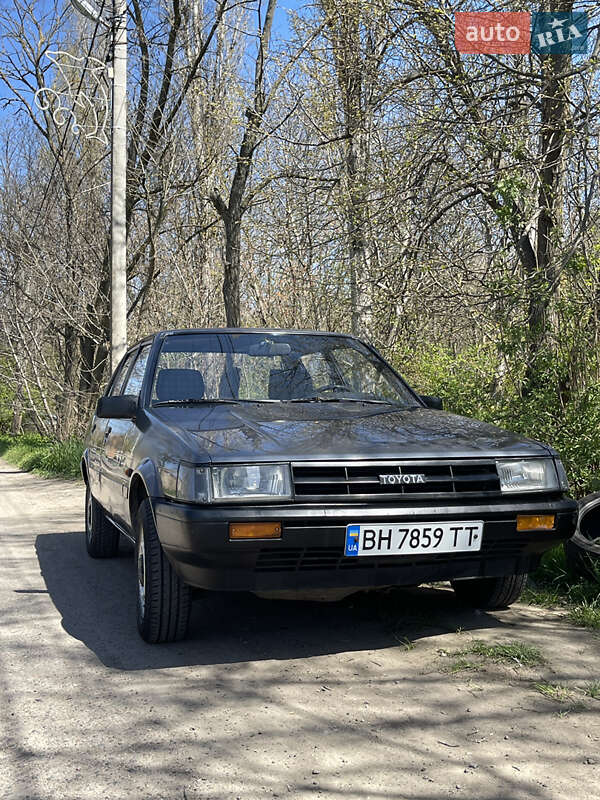 Седан Toyota Corolla 1987 в 