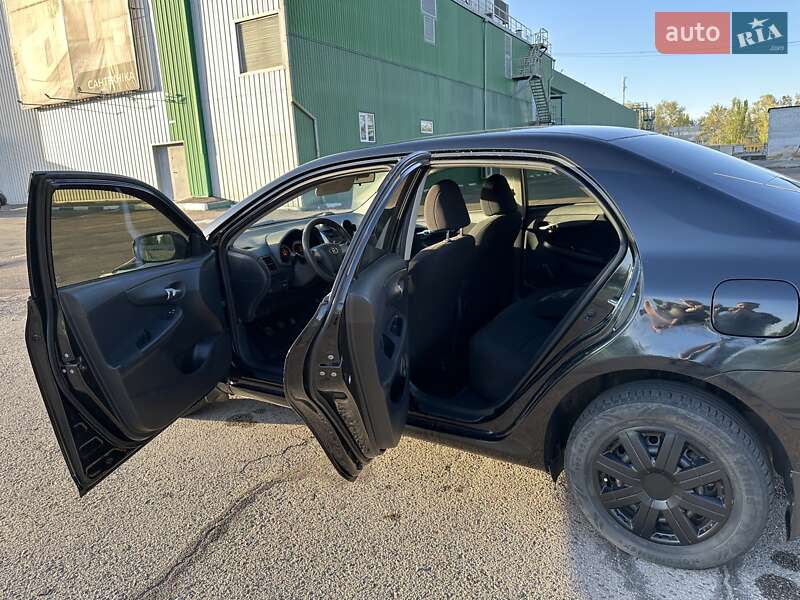 Седан Toyota Corolla 2013 в Миколаєві