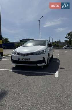 Седан Toyota Corolla 2017 в 