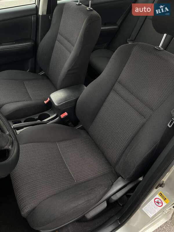 Седан Toyota Corolla 2005 в Киеве