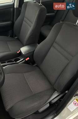 Седан Toyota Corolla 2005 в 
