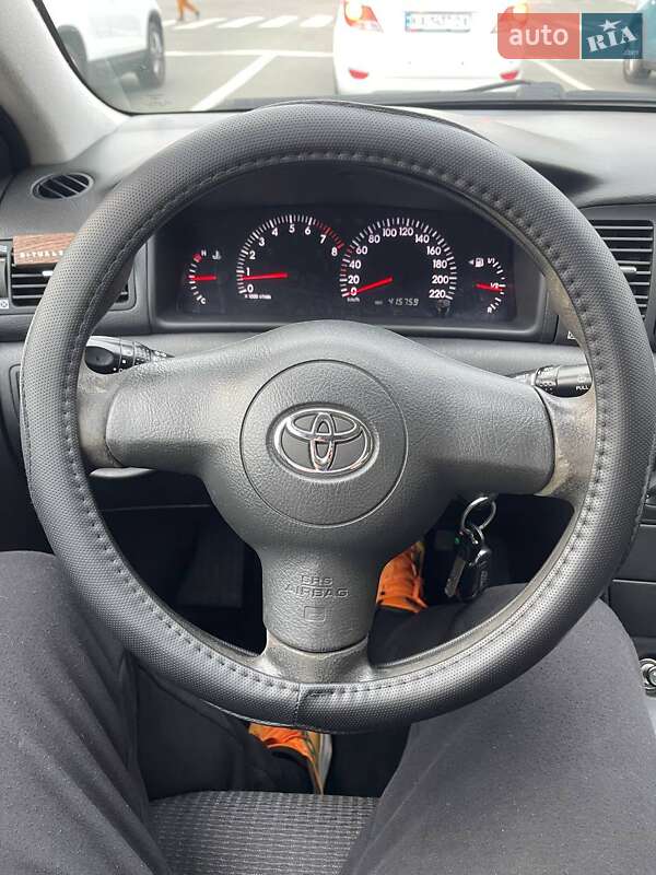 Седан Toyota Corolla 2005 в Киеве