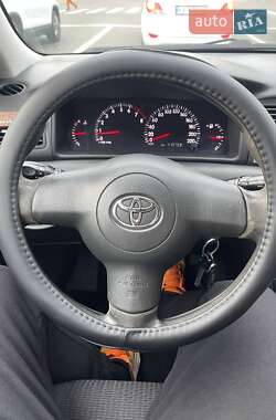 Седан Toyota Corolla 2005 в 