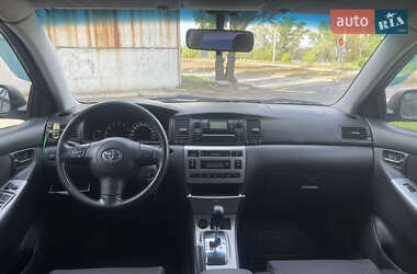 Хетчбек Toyota Corolla 2005 в 