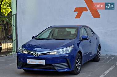 Седан Toyota Corolla 2018 в 