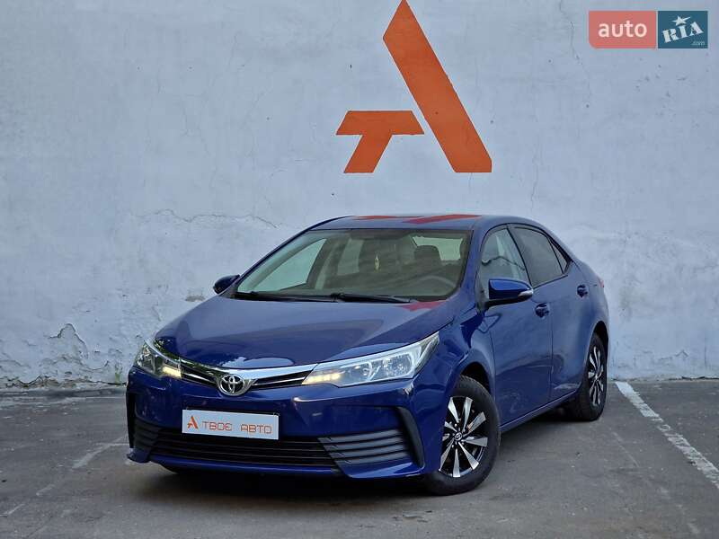 Седан Toyota Corolla 2018 в 