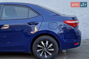 Седан Toyota Corolla 2018 в 