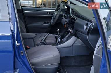 Седан Toyota Corolla 2018 в 