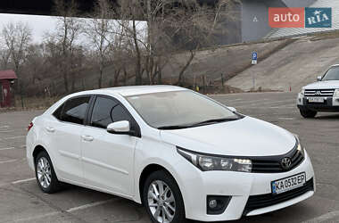 Седан Toyota Corolla 2013 в Киеве