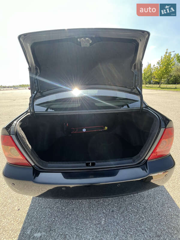 Седан Toyota Corolla 2006 в Львові