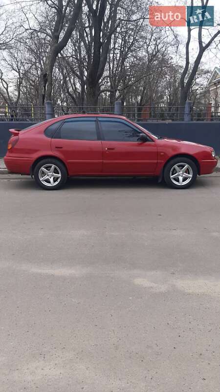 Хетчбек Toyota Corolla 1999 в 