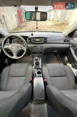 Седан Toyota Corolla 2004 в 