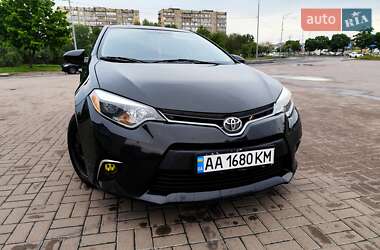 Седан Toyota Corolla 2015 в Києві