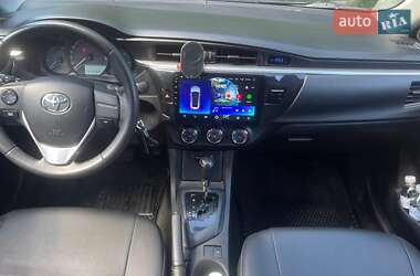 Седан Toyota Corolla 2015 в 