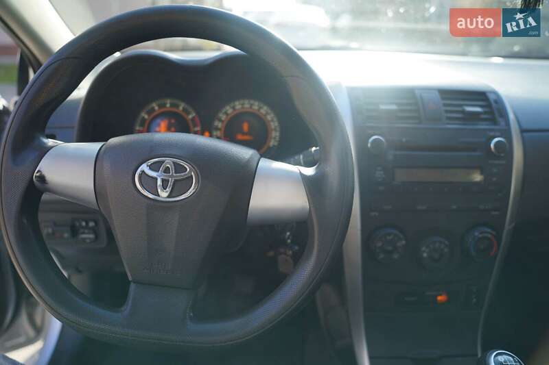 Седан Toyota Corolla 2011 в Хмельницькому