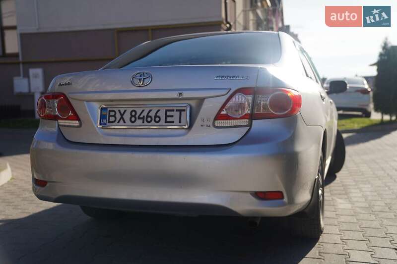 Седан Toyota Corolla 2011 в Хмельницькому