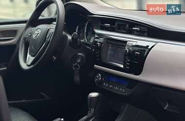 Седан Toyota Corolla 2015 в 