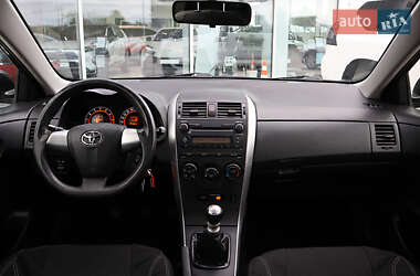 Седан Toyota Corolla 2013 в 