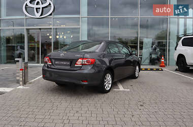 Седан Toyota Corolla 2013 в 