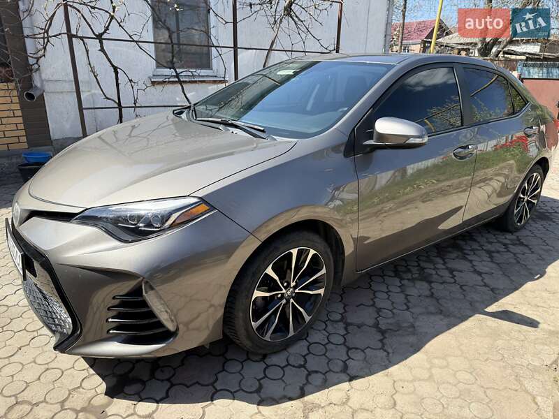 Седан Toyota Corolla 2017 в Кропивницькому