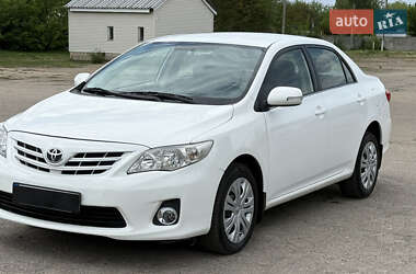 Седан Toyota Corolla 2010 в Пятихатках