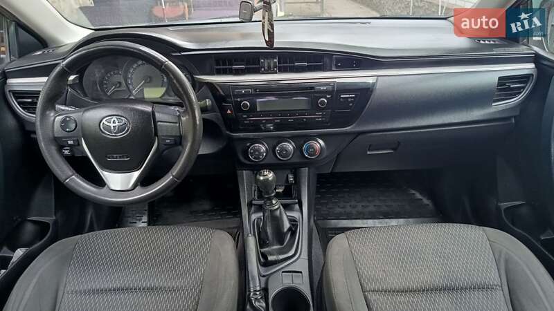 Седан Toyota Corolla 2013 в Мирополі