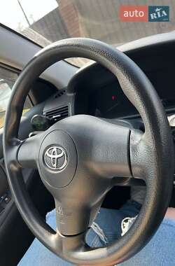 Хетчбек Toyota Corolla 2006 в 