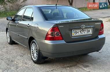 Седан Toyota Corolla 2004 в 